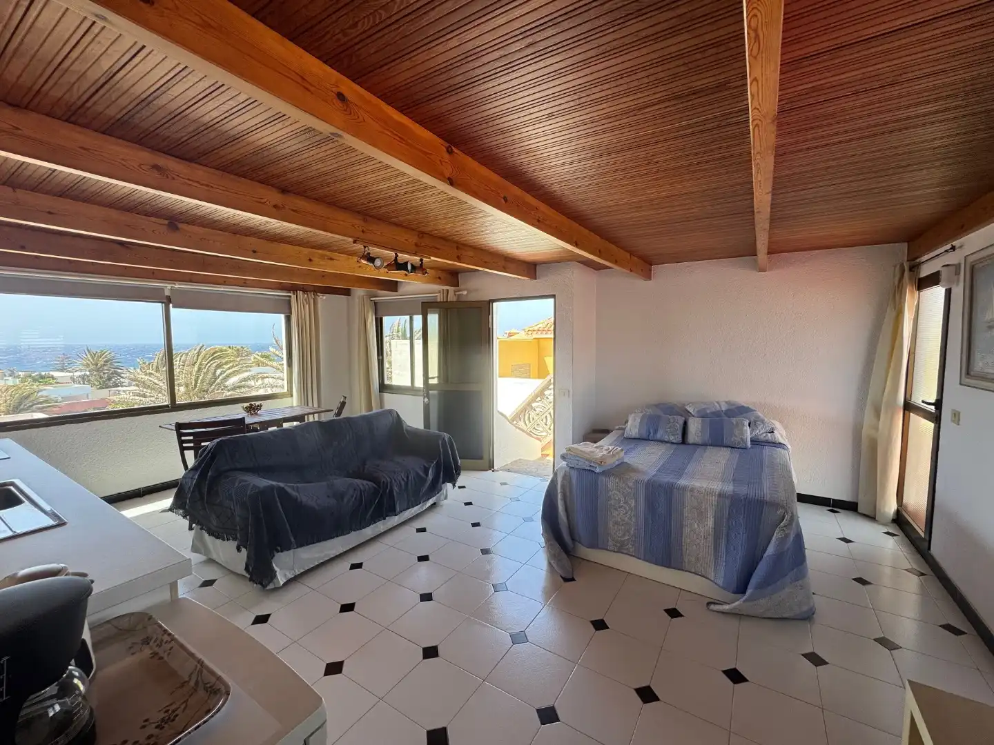 Casa o chalet en venta en Calle los Geranios, 4, El Médano Habitación de Casa o chalet en venta en Granadilla de Abona con Jardín privado y Terraza