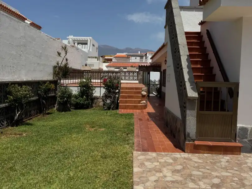 Casa o chalet en venta en Calle los Geranios, 4, El Médano Vista exterior de Casa o chalet en venta en Granadilla de Abona con Jardín privado y Terraza