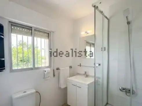 Piso en venta en Calle Almenara de San Juan -1, 51, Garrapinillos Baño de Piso en venta en Zaragoza con Aire acondicionado, Calefacción y Jardín privado