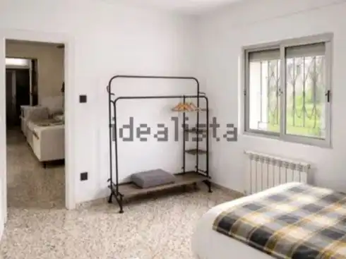 Piso en venta en Calle Almenara de San Juan -1, 51, Garrapinillos Habitación de Piso en venta en Zaragoza con Aire acondicionado, Calefacción y Jardín privado