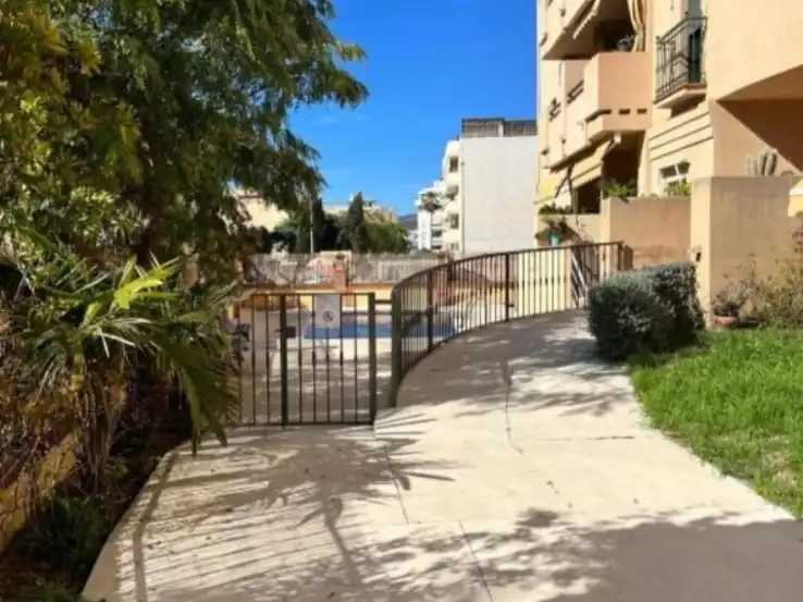Vista exterior de Piso en venta en Nerja con Terraza, Piscina y Amueblado