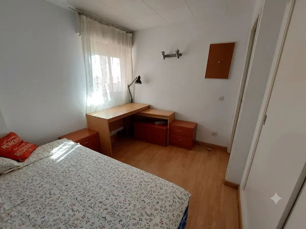 Dormitori de Pis per a compartir en Madrid amb Aire condicionat, Calefacció i Parquet