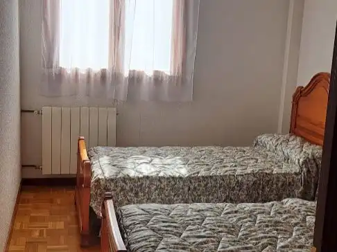 Schlafzimmer von Wohnung zum Verkauf in Ezcaray mit Parkett, Abstellraum und Möbliert