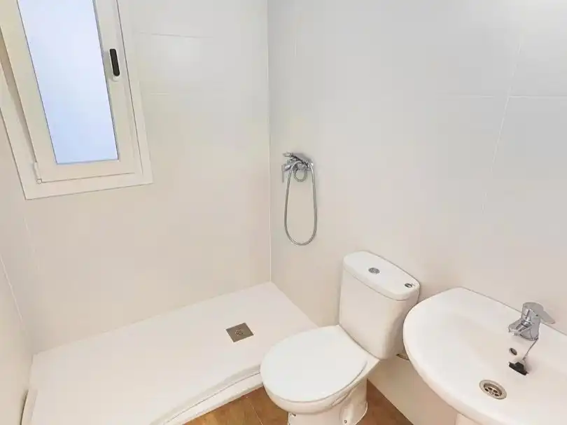 Bathroom of Flat for rent in Sevilla  with Air Conditioner, Heating and Parquet flooring