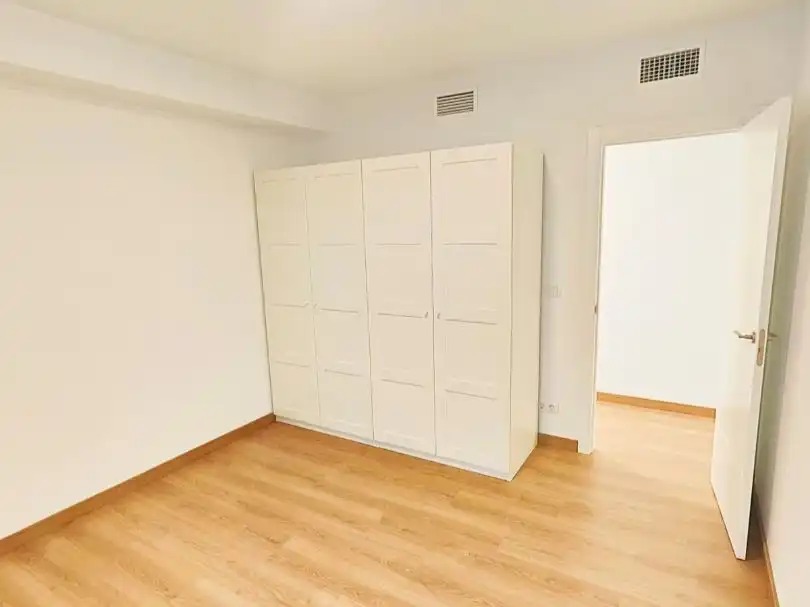 Bedroom of Flat for rent in Sevilla  with Air Conditioner, Heating and Parquet flooring