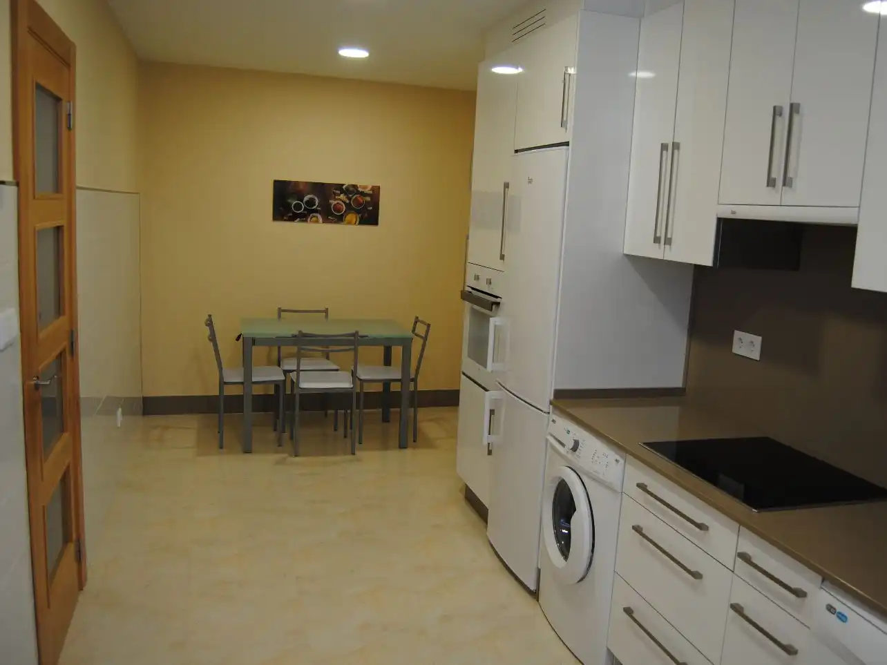 Ground floor for rent in Estrada de Castela, 228, Zona Ultramar Ground floor for rent in Estrada de Castela, 228, Zona Ultramar
