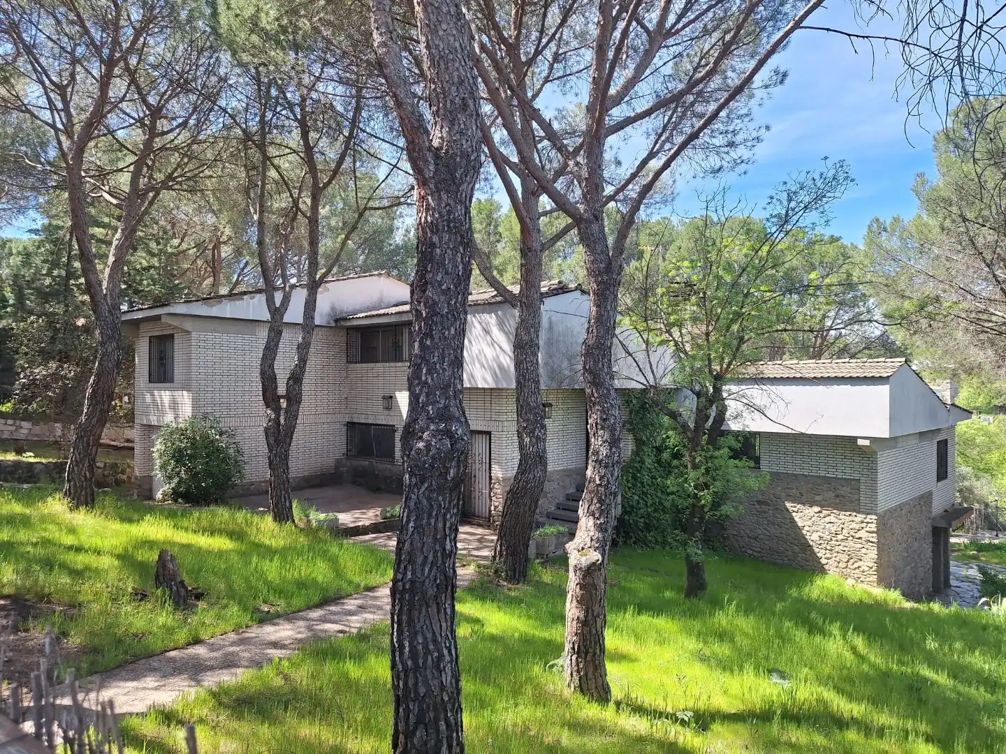 Exterior view of Houses for sale in Las Rozas de Madrid  with Heating, Private garden and Storage room