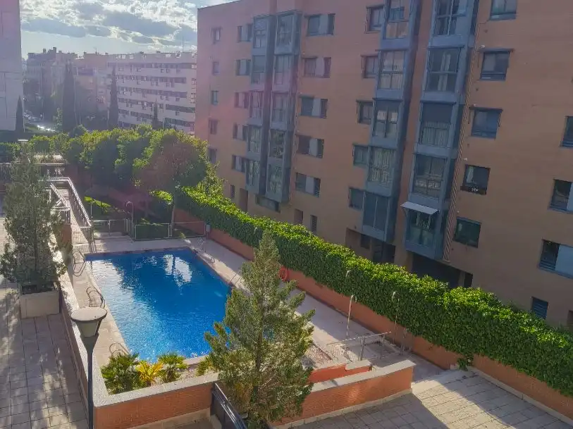 Pis en venda a Calle de Miguel Ángel Asturias, 1, Sanchinarro Piscina de Pis en venda en Madrid amb Aire condicionat, Calefacció i Parquet