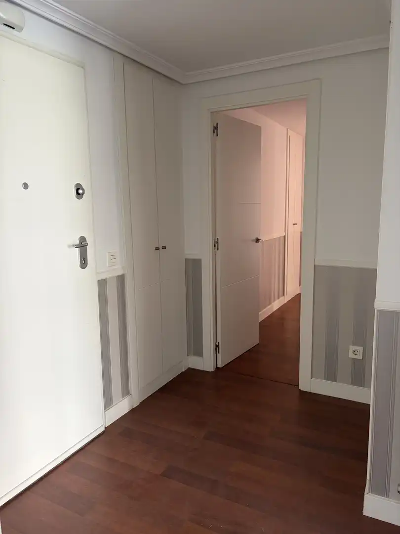Pis de lloguer a Calle de Cirauqui, 6, Las Tablas Pis de lloguer en Madrid amb Aire condicionat, Calefacció i Jardí privat