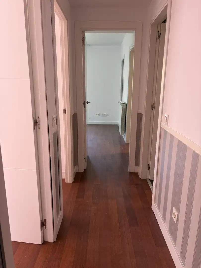 Pis de lloguer a Calle de Cirauqui, 6, Las Tablas Pis de lloguer en Madrid amb Aire condicionat, Calefacció i Jardí privat