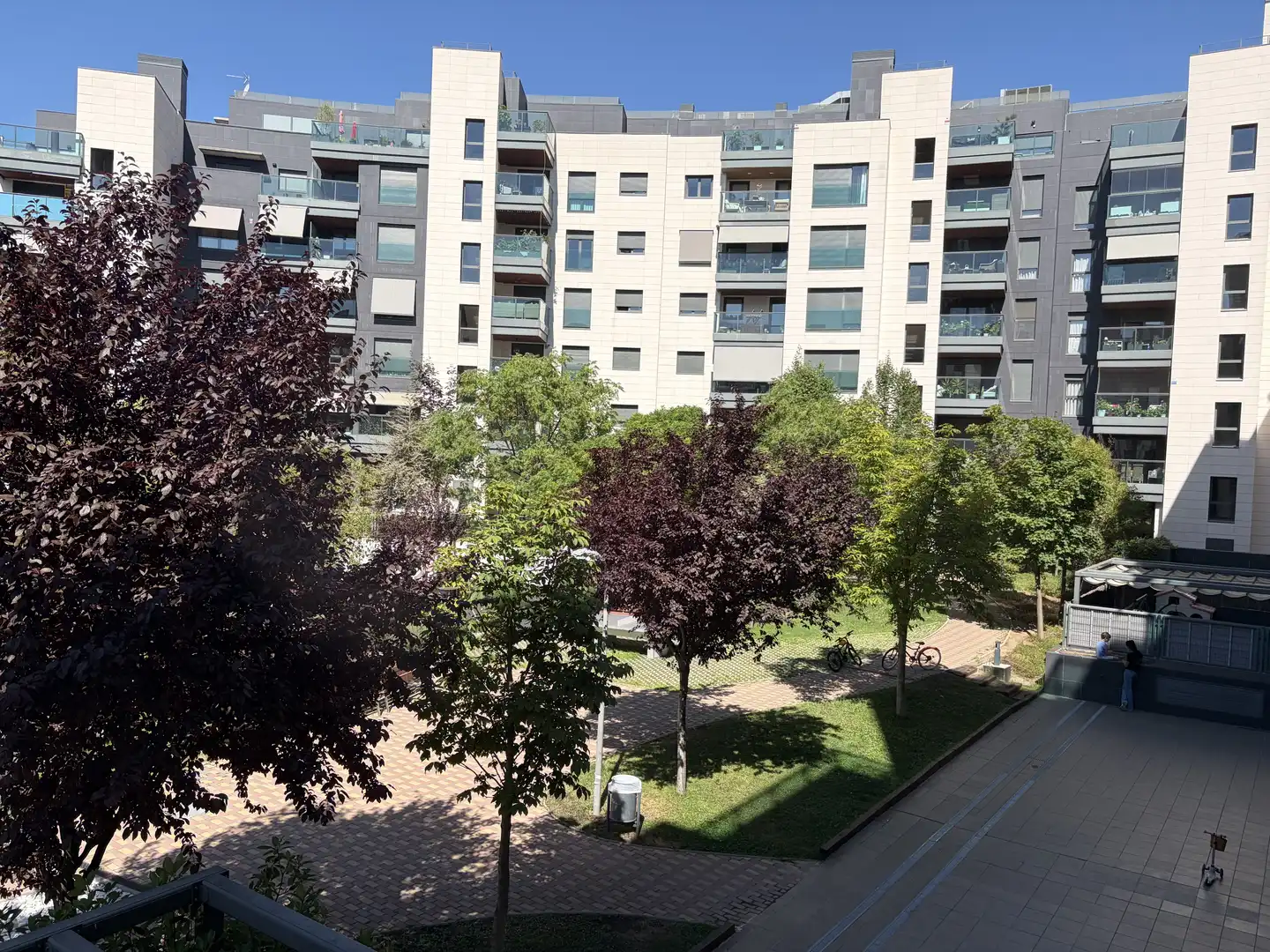 Pis de lloguer a Calle de Cirauqui, 6, Las Tablas Vista exterior de Pis de lloguer en Madrid amb Aire condicionat, Calefacció i Jardí privat