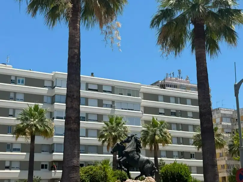 Piso en venta en Plaza del Caballo, 5, Parque Avenida Vista exterior de Piso en venta en Jerez de la Frontera con Aire acondicionado, Calefacción y Parking comunitario