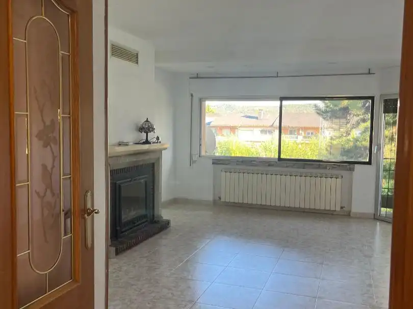 Wohnzimmer von Wohnung zur Miete in Moralzarzal mit Terrasse, Schwimmbad und Gemeinschaftsparkplatz