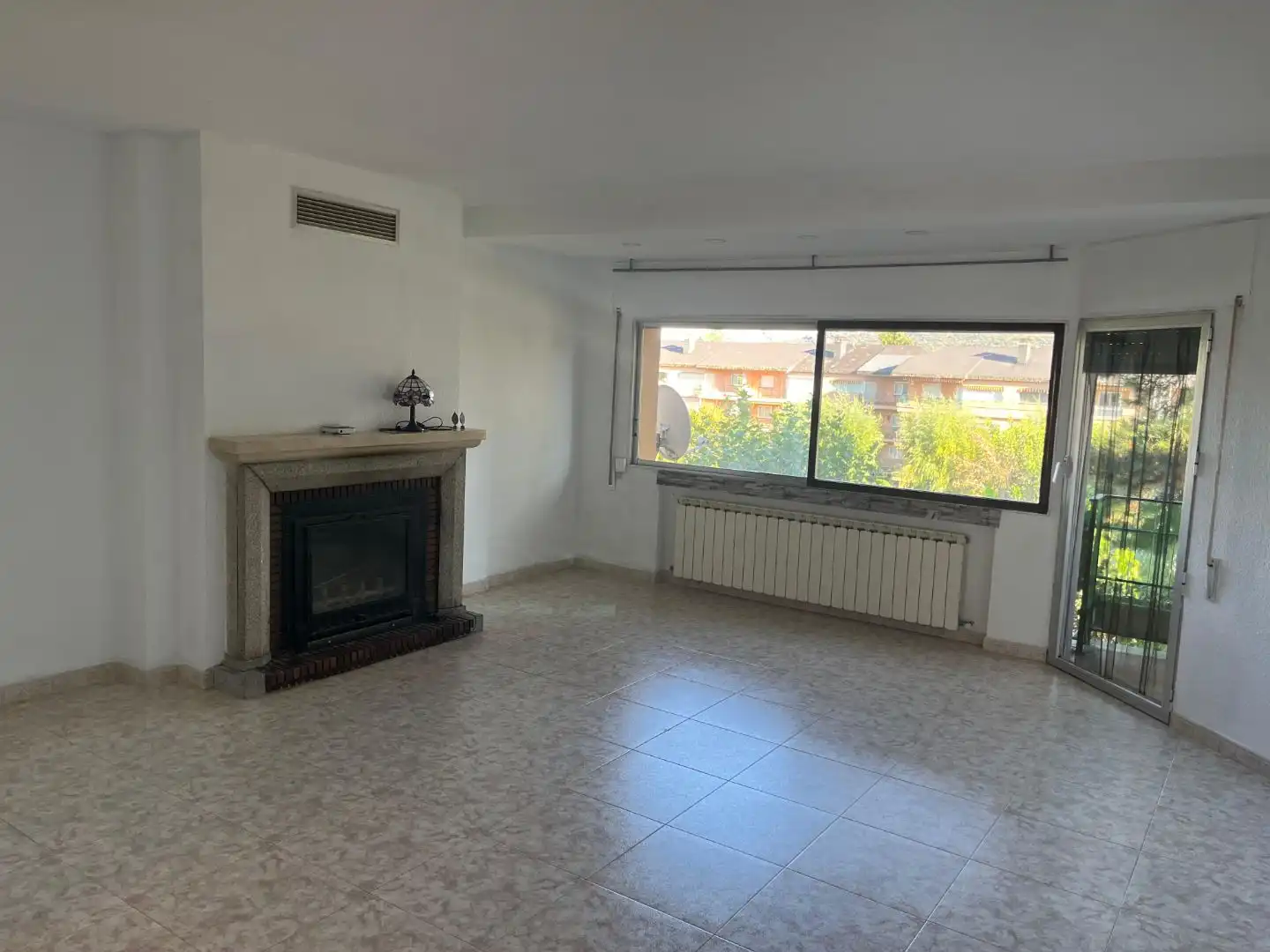 Wohnzimmer von Wohnung zur Miete in Moralzarzal mit Terrasse, Schwimmbad und Gemeinschaftsparkplatz