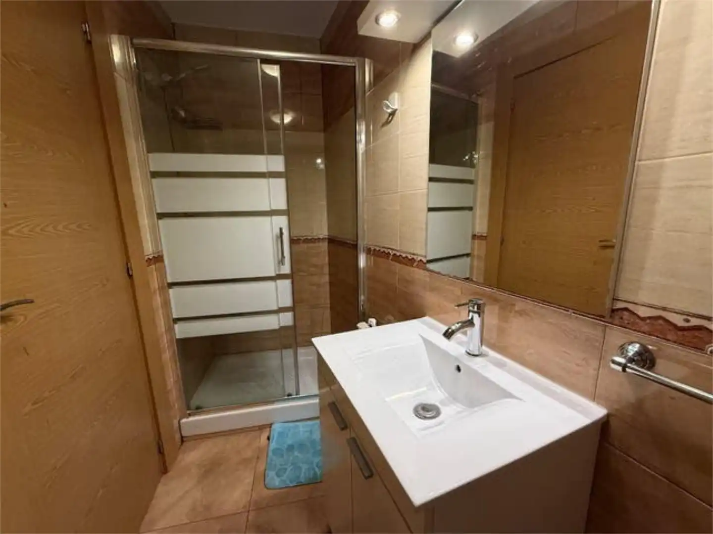 Bany de Apartament de lloguer en La Bañeza  amb Calefacció i Moblat
