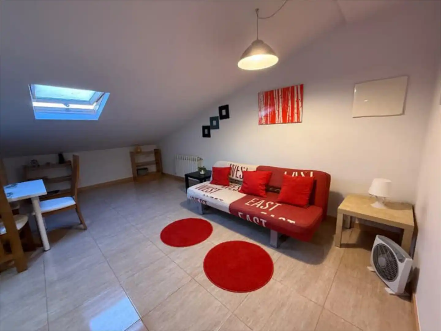Sala d'estar de Apartament de lloguer en La Bañeza  amb Calefacció i Moblat
