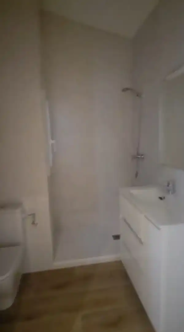 Flat for rent in B-423, 12, Súria Bathroom of Flat for rent in Súria with Air Conditioner, Heating and Oven