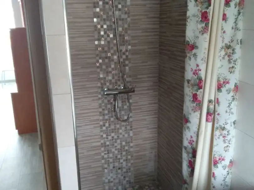 Bathroom of Flat for rent in Santiago de Compostela   with Heating, Terrace and Furnished