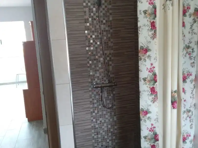 Bathroom of Flat for rent in Santiago de Compostela   with Heating, Terrace and Furnished