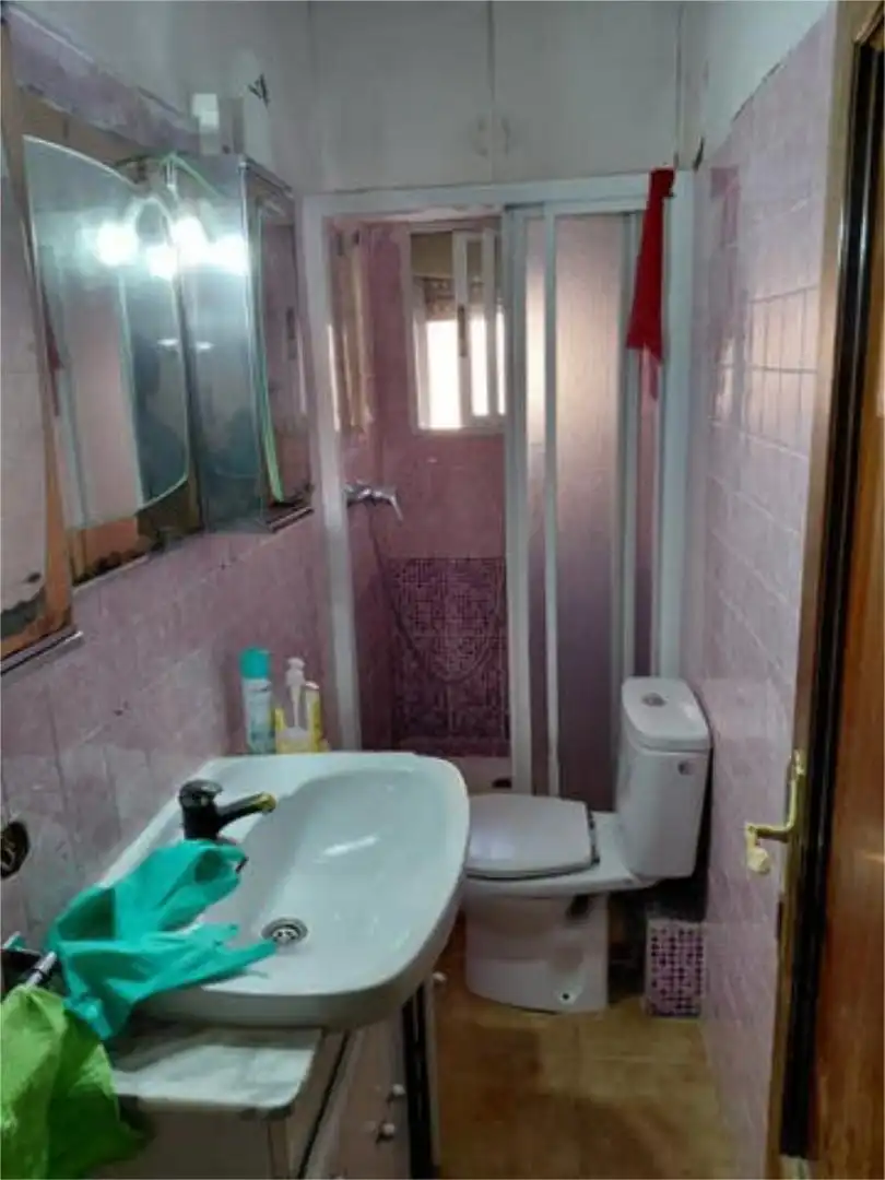 Flat for sale in Villaverde Alto Bathroom of Flat for sale in Madrid