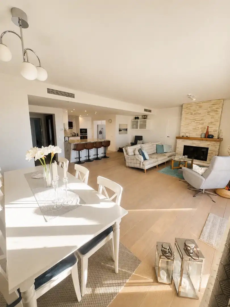 Àtic en venda a Poligono Urpsp9, 4m, San Pedro de Alcántara Sala d'estar de Àtic en venda en Marbella amb Aire condicionat, Terrassa i Piscina