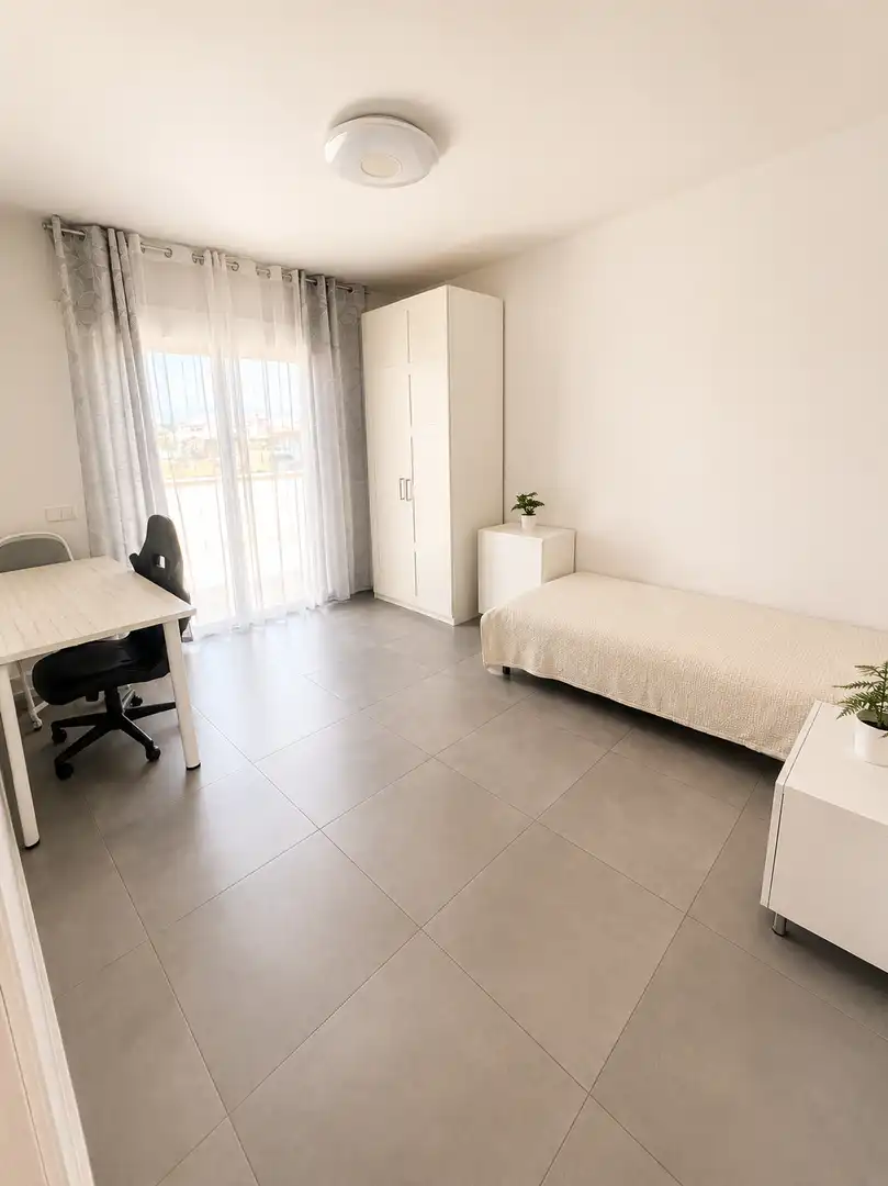 Àtic en venda a Poligono Urpsp9, 4m, San Pedro de Alcántara Dormitori de Àtic en venda en Marbella amb Aire condicionat, Terrassa i Piscina