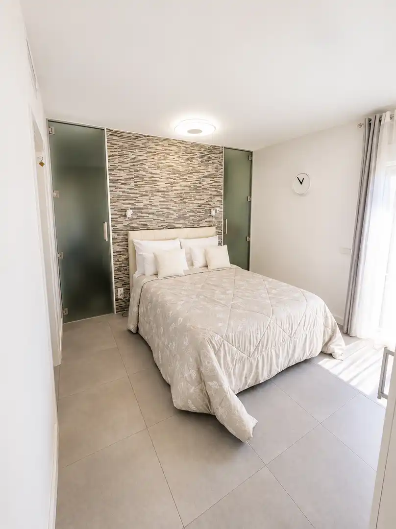 Àtic en venda a Poligono Urpsp9, 4m, San Pedro de Alcántara Dormitori de Àtic en venda en Marbella amb Aire condicionat, Terrassa i Piscina