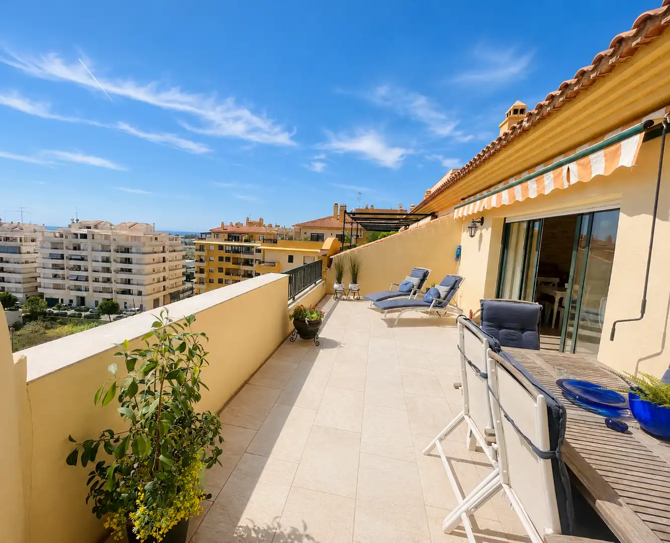 Àtic en venda a Poligono Urpsp9, 4m, San Pedro de Alcántara Terrassa de Àtic en venda en Marbella amb Aire condicionat, Terrassa i Piscina