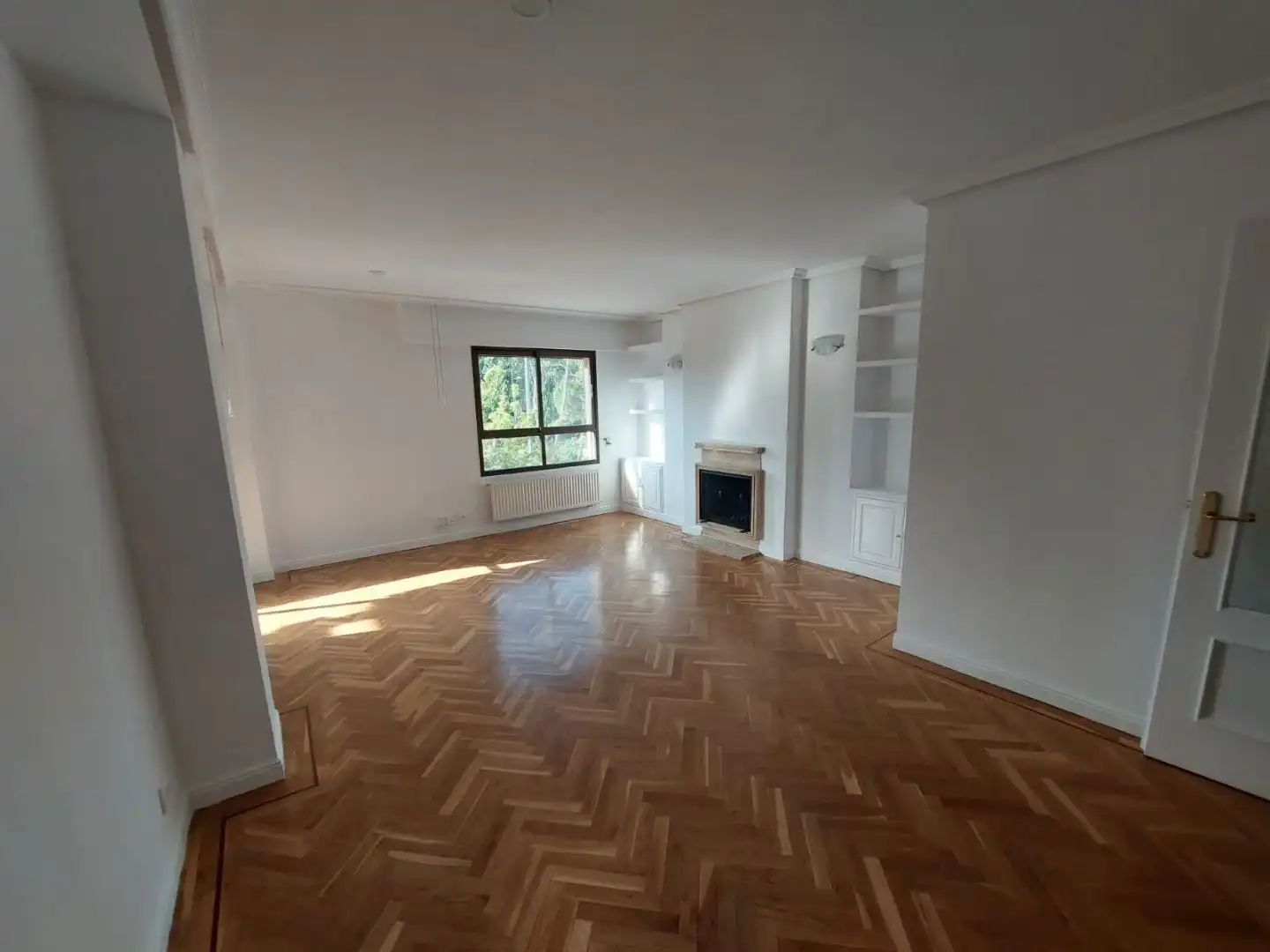Sala de estar de Piso de alquiler en Pozuelo de Alarcón con Terraza y Piscina