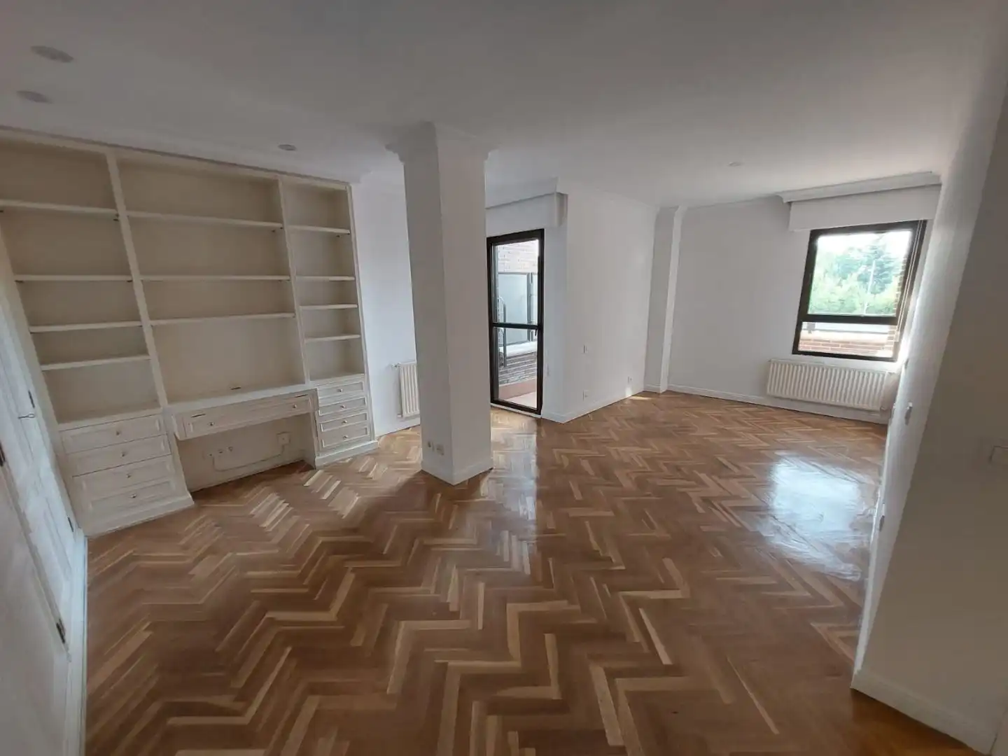 Sala de estar de Piso de alquiler en Pozuelo de Alarcón con Terraza y Piscina