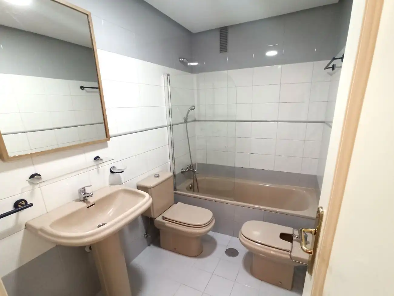 Baño de Piso de alquiler en Pozuelo de Alarcón con Terraza y Piscina