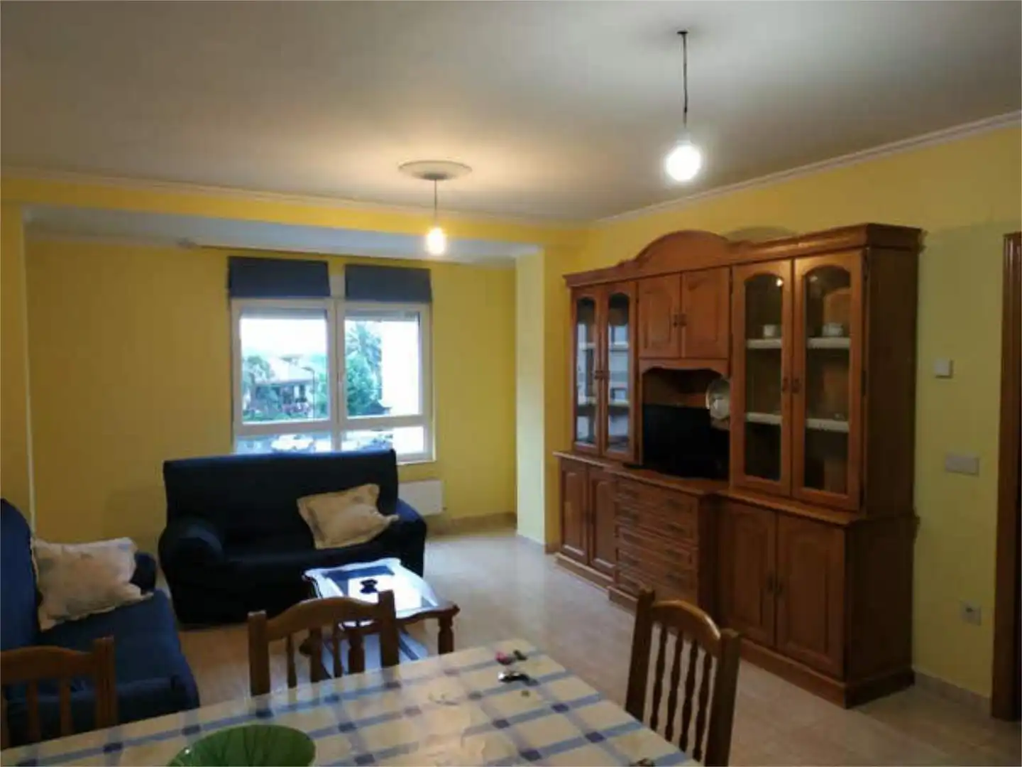 Sala d'estar de Apartament de lloguer en Ribadeo amb Calefacció i Moblat