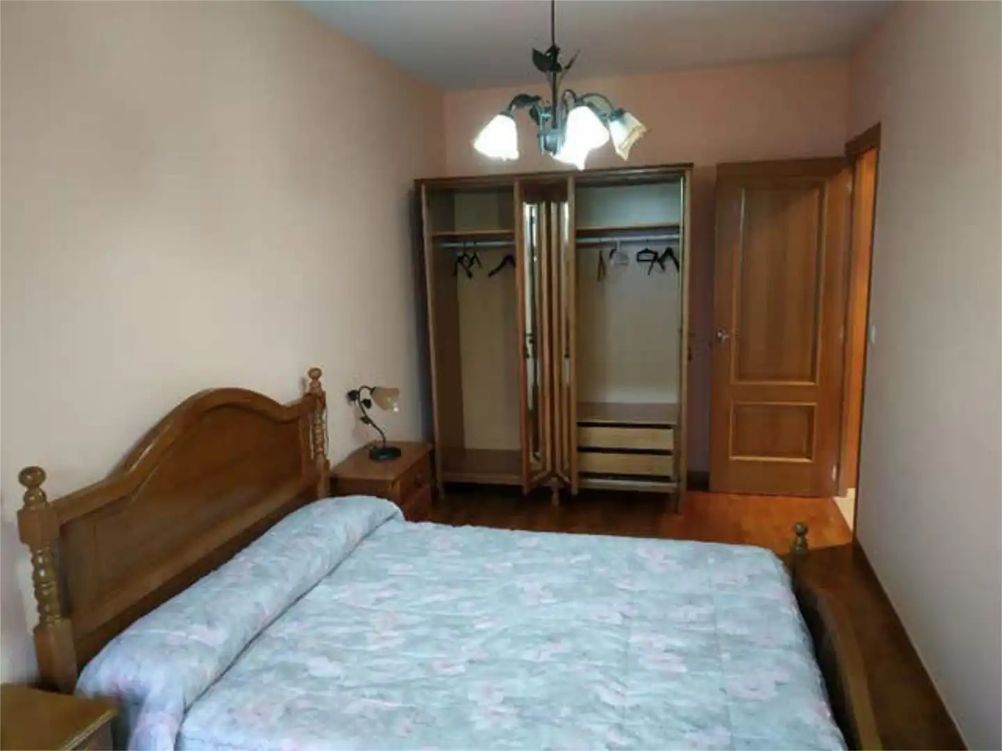 Dormitori de Apartament de lloguer en Ribadeo amb Calefacció i Moblat