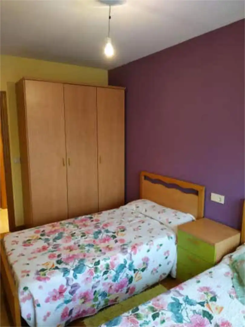 Dormitori de Apartament de lloguer en Ribadeo amb Calefacció i Moblat