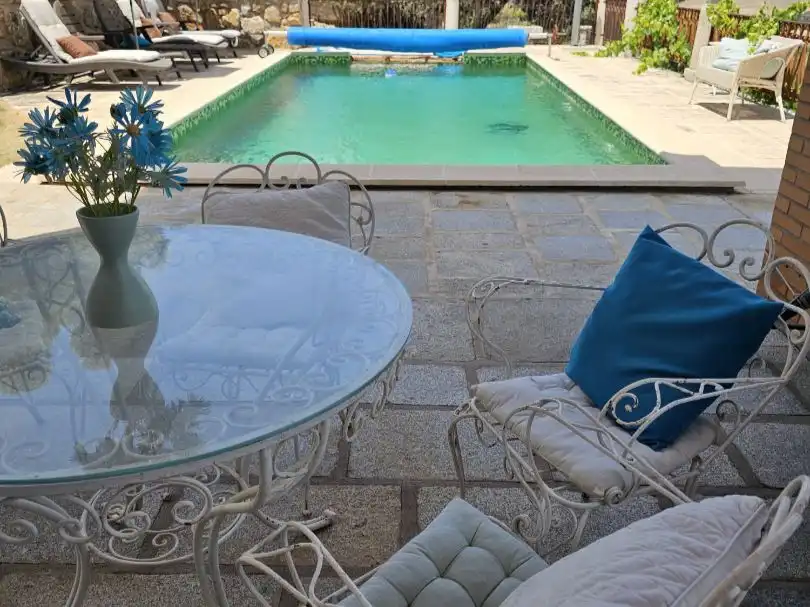 Flat for rent in Los Cigarrales-La Bastida Swimming pool of Flat for rent in Toledo with Air Conditioner, Heating and Private garden