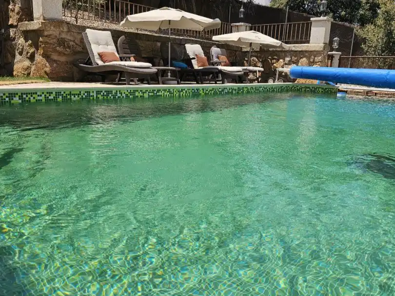 Flat for rent in Los Cigarrales-La Bastida Swimming pool of Flat for rent in Toledo with Air Conditioner, Heating and Private garden