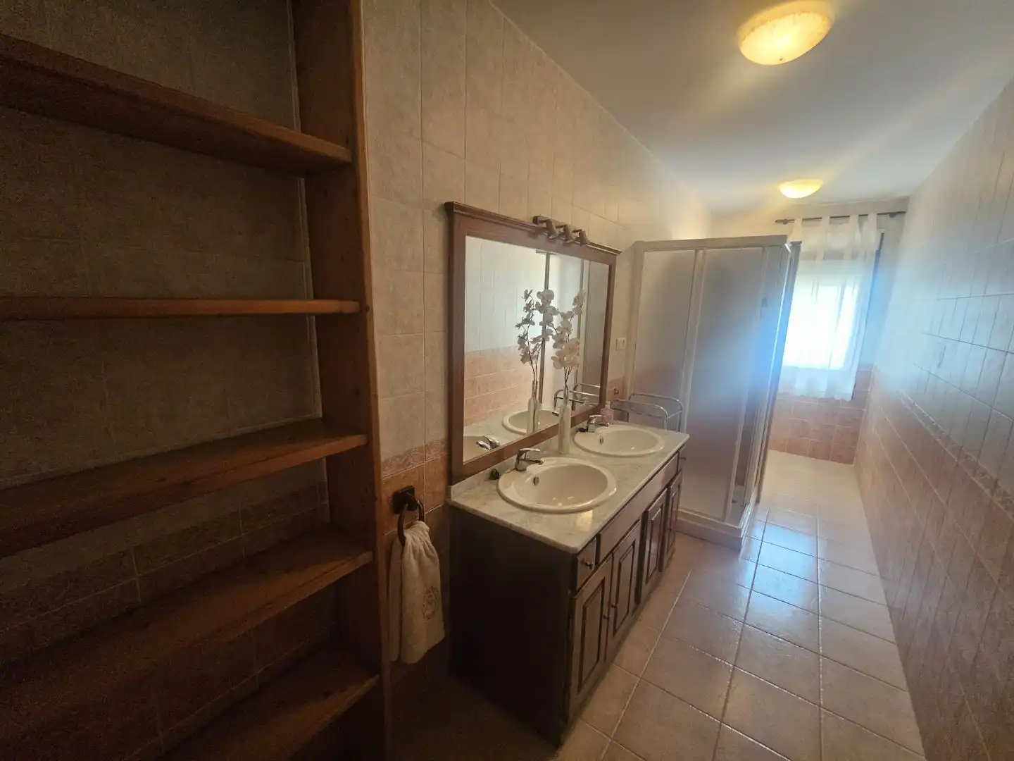 Flat for rent in Los Cigarrales-La Bastida Bathroom of Flat for rent in Toledo with Air Conditioner, Heating and Private garden