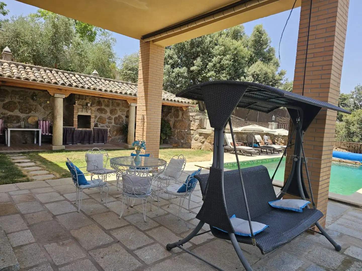 Flat for rent in Los Cigarrales-La Bastida Terrace of Flat for rent in Toledo with Air Conditioner, Heating and Private garden