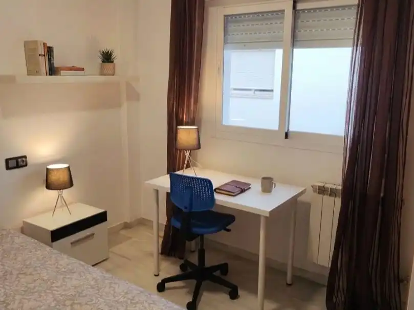 Habitación de Piso de alquiler en Granada con Calefacción, Terraza y Amueblado
