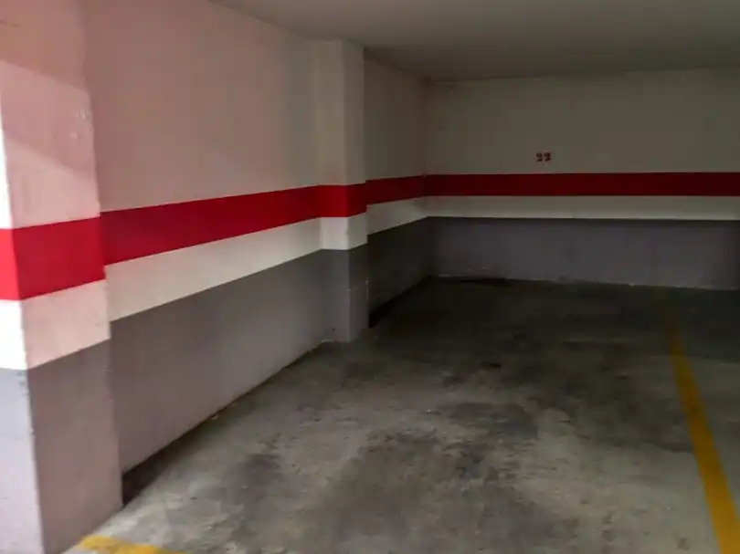 Parking de Piso de alquiler en Granada con Calefacción, Terraza y Amueblado