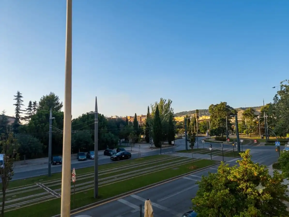 Vista exterior de Piso de alquiler en Granada con Calefacción, Terraza y Amueblado