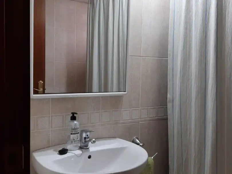 Flat for rent in Carretera de Trassierra, 22, Huerta de la Reina - Trassierra Bathroom of Flat for rent in Córdoba with Air Conditioner and Furnished