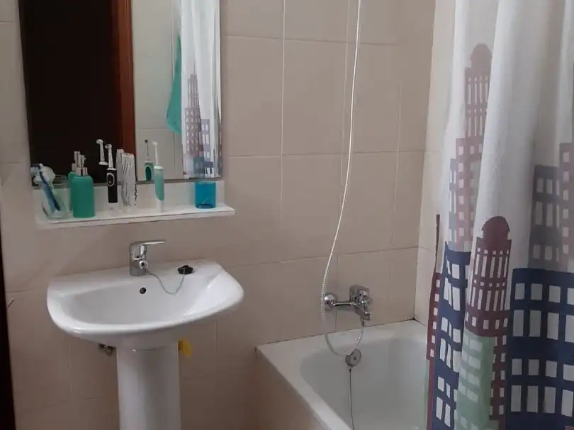 Flat for rent in Carretera de Trassierra, 22, Huerta de la Reina - Trassierra Bathroom of Flat for rent in Córdoba with Air Conditioner and Furnished