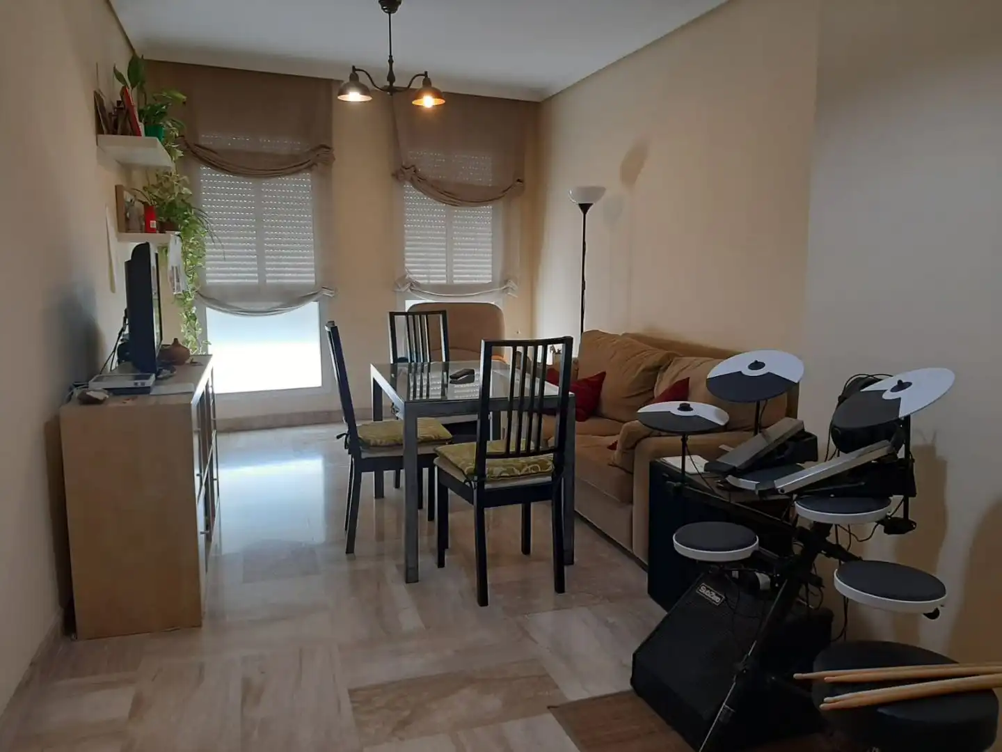 Flat for rent in Carretera de Trassierra, 22, Huerta de la Reina - Trassierra Living room of Flat for rent in Córdoba with Air Conditioner and Furnished
