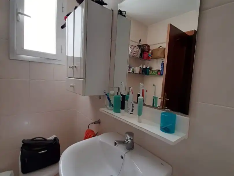 Flat for rent in Carretera de Trassierra, 22, Huerta de la Reina - Trassierra Bathroom of Flat for rent in Córdoba with Air Conditioner and Furnished
