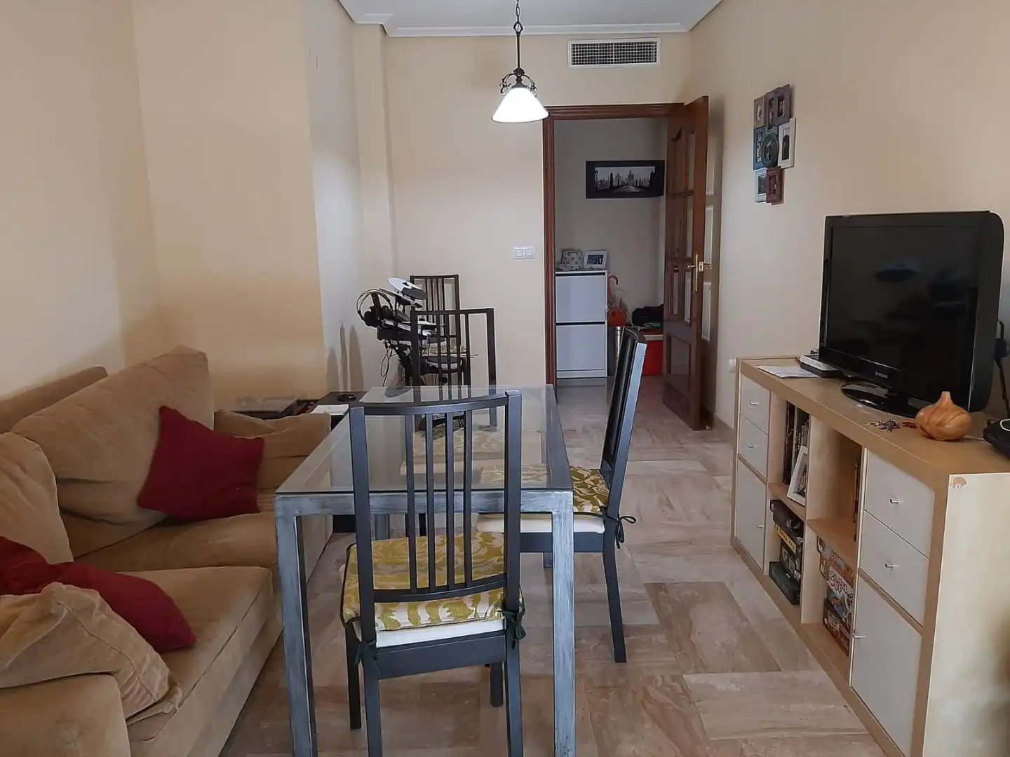 Flat for rent in Carretera de Trassierra, 22, Huerta de la Reina - Trassierra Dining room of Flat for rent in Córdoba with Air Conditioner and Furnished