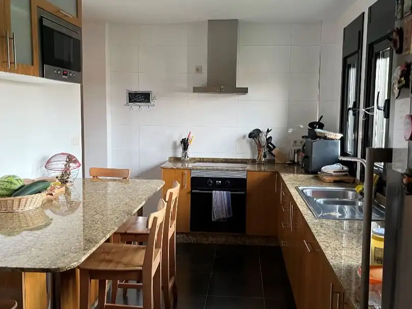 Casa o xalet en venda a Bergondo Cuina de Casa o xalet en venda en Bergondo amb Calefacció, Jardí privat i Parquet
