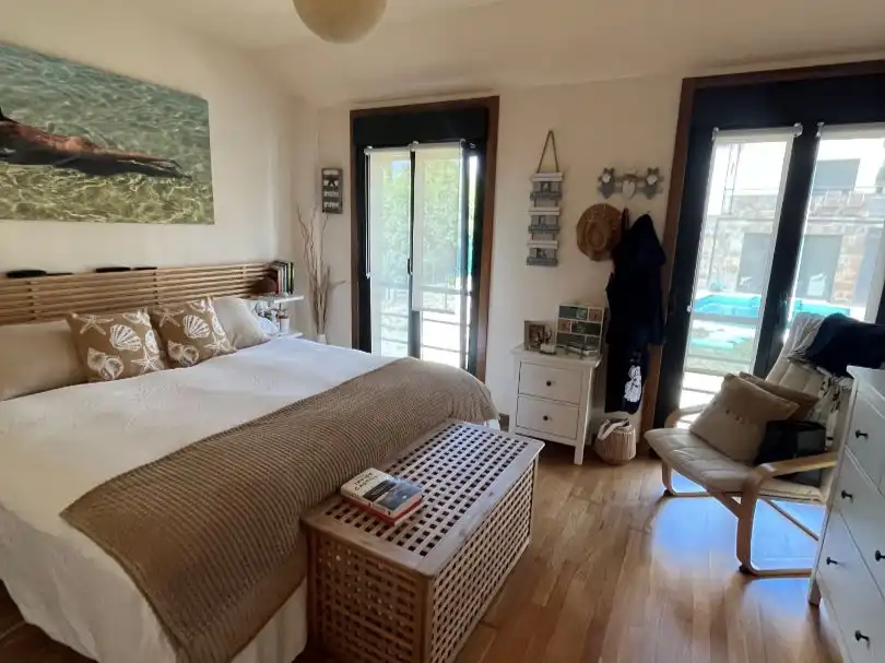 Casa o xalet en venda a Bergondo Dormitori de Casa o xalet en venda en Bergondo amb Calefacció, Jardí privat i Parquet