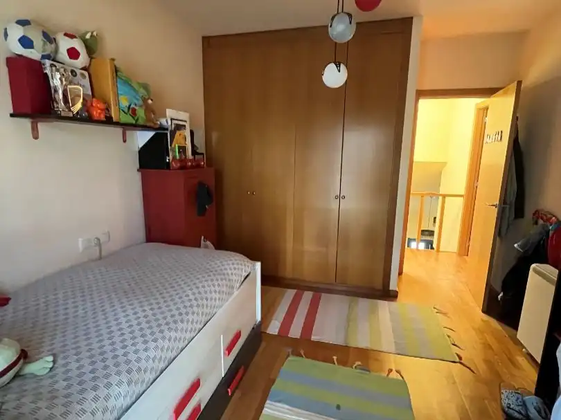Casa o xalet en venda a Bergondo Dormitori de Casa o xalet en venda en Bergondo amb Calefacció, Jardí privat i Parquet