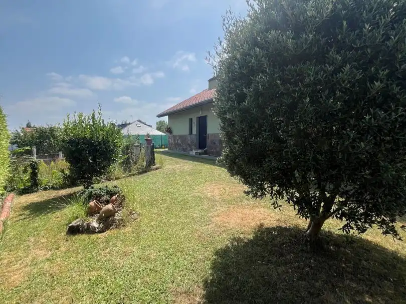 Casa o xalet en venda a Bergondo Casa o xalet en venda en Bergondo amb Calefacció, Jardí privat i Parquet